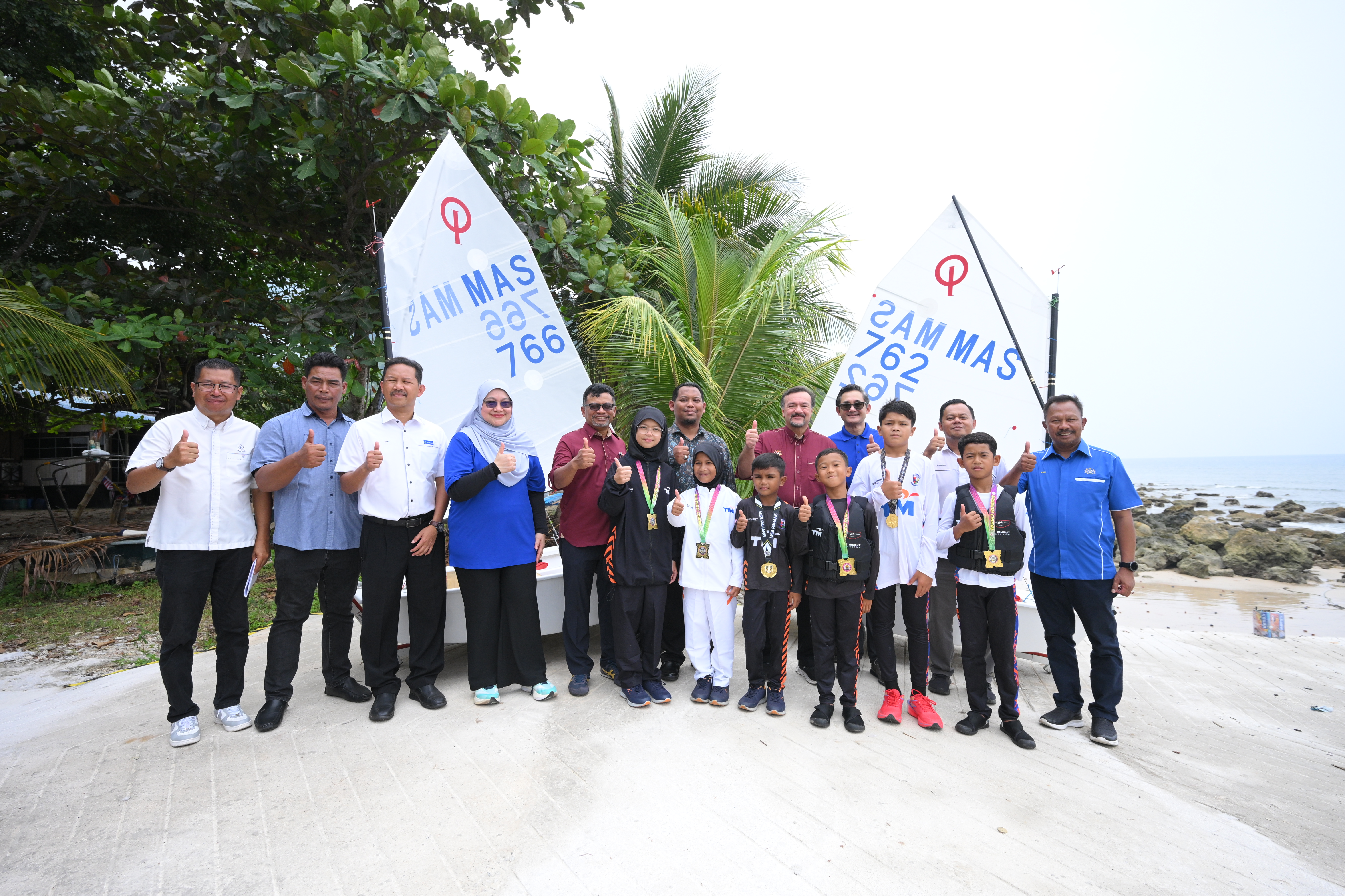 MINISTER OF FINANCE II LAUNCHES NEW SLIPWAY AT KAMPUNG MUKUT, PULAU TIOMAN, REVIEWS PROGRESS OF JANGKAU DIGITAL TM INITIATIVE